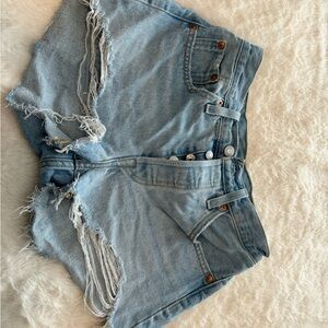 Women’s levi’s shorts size 25